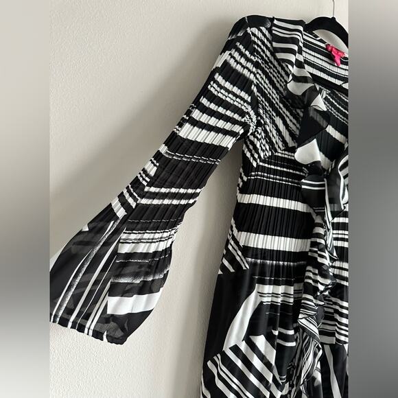 Sunny Leigh Y2K Open Front Black & White Ruffle Tunic Top | Bell Sleeve Size L - Picture 2 of 7